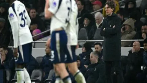 “林加德回归英超在即？内部消息：铁锤帮积极洽谈中场核心，短期合同引关注！”